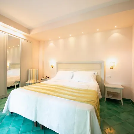Ξενοδοχείο Continental 4*