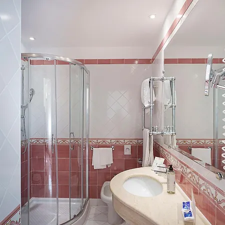 Отель Continental 4*